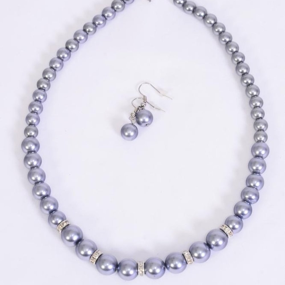 NWT Gray Pearl & Crystal Necklace Set + Earrings